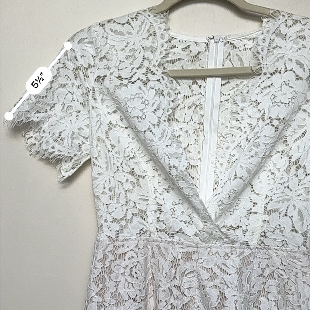 Tobi Lace Short Sleeve Deep V Romper White Size Small NWT - Picture 6 of 11
